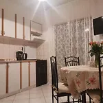 919a Apartment *