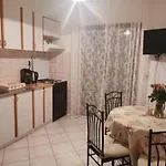 919a Apartment *